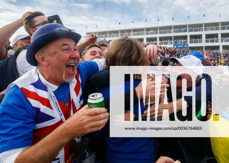 2018 Ryder Cup, Albatros Course, Le Golf National, Saint-Quentin-en-Yvelines, Paris 30 9 2018 Tommy Fleetwood celebrates winning the Ryder Cup with fans Tommy Fleetwood celebrates winning the Ryder Cup with fans 30 9 2018