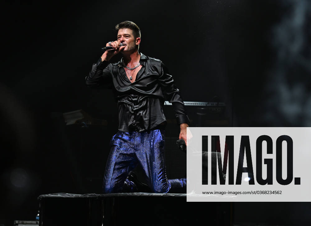 Bilder des Jahres 2023, Entertainment 11 November Entertainment Themen der Woche KW47 Robin Thicke performs at Hard Rock Live held at the Seminole Hard Rock Hotel & Casino Featuring: Robin Thicke Where: Hollywood, Florida, United States When: 26 Nov 2023 Credit: Robert Bell INSTARimages . NOT FOR USE BY NEWSPAPERS BASED IN THE UK.