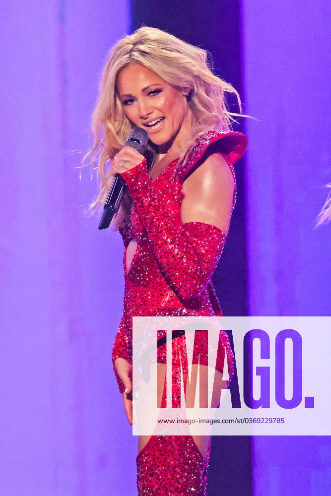 ZDF-Unterhaltungsshow Wetten dass..? - live aus Offenburg Helene Fischer und Shirin David anlässlich der ZDF-Unterhaltungsshow Wetten dass..? vom 25.11.2023. Live-Übertragung aus der Baden-Arena Offenburg, Baden-Württemberg, Deutschland.