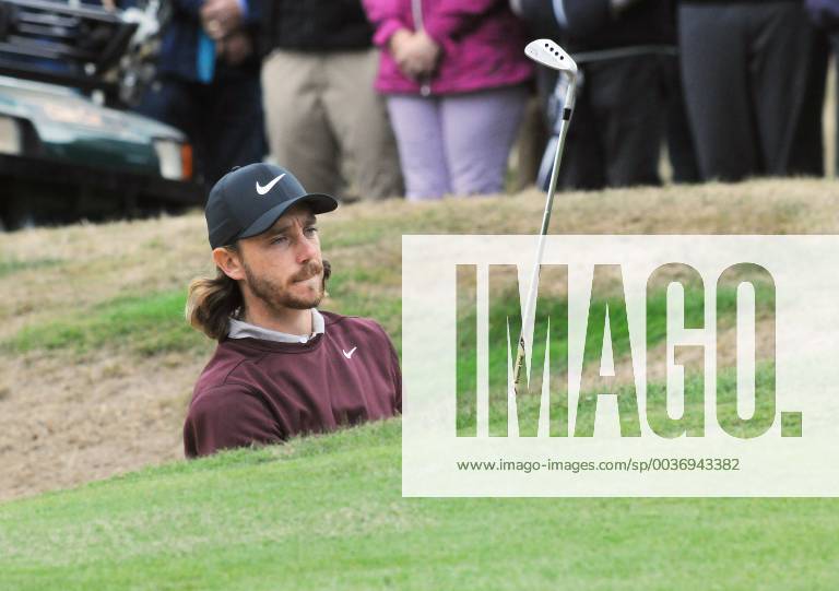 Golf - 2018 Sky Sports British Masters - Thursday, First Round Tommy Fleetwood of England chips out of a bunker, at Walton Heath Golf Club. COLORSPORT ANDREW COWIE