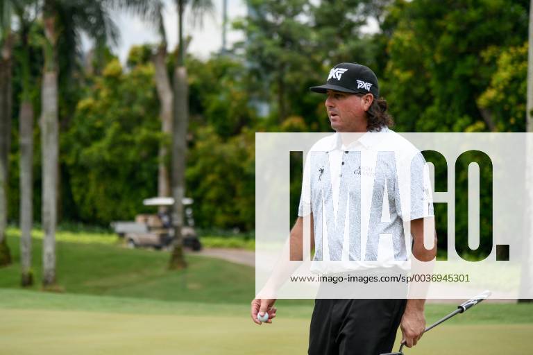 Kuala Lumpur, Malaysia - Pat Perez of the United States in action on first round of the CIMB Classic at TPC Kuala Lumpur on 11 October, 2018 in Kuala Lumpur, Malaysia CIMB Classic - Round One - ZUMAn230 20181011_zaa_n230_144