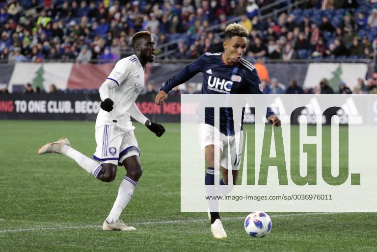 FOXBOROUGH, MA - OCTOBER 13: New England Revolution forward Juan Agudelo (17) cuts in front of Orlando City SC defender Ludovic Lamine Sane (22) during a match between the New England Revolution and Orlando City SC on October 13, 2018, at Gillette Stadium in Foxborough, Massachusetts. The Revolution defeated Orlando 2-0. (Photo by Fred Kfoury III Icon Sportswire) SOCCER: OCT 13 MLS Fussball Herren USA - Orlando City SC at New England Revolution Icon482181013023