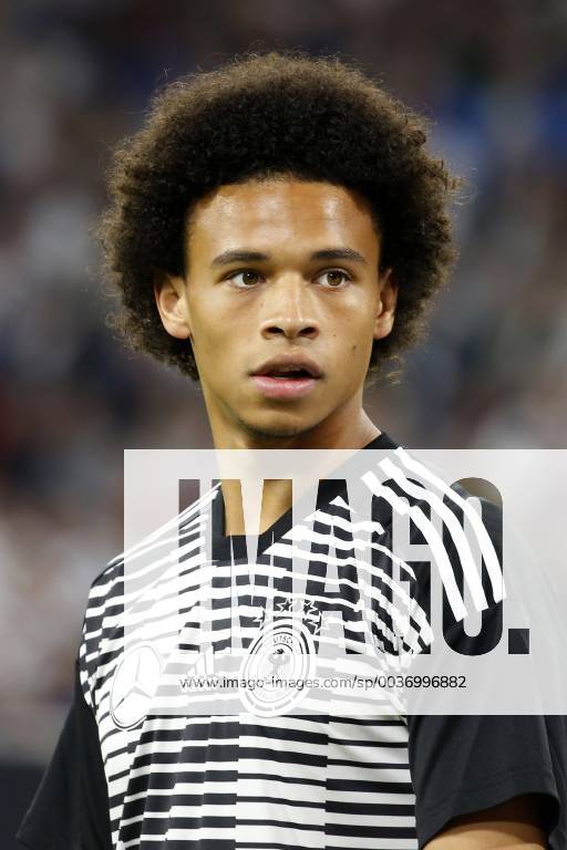 München, Deutschland, UEFA Nations League, Deutschland vs. Frankreich 0 : 0 am 06. 09. 2018 in der Allianz-Arena in München Leroy SANE (GER) ** Gemäß den Vorgaben des DFB ( Deutscher Fußball Bund ) ist es untersagt, in dem Stadion und oder vom Spiel angefertigte Fotoaufnahmen in Form von Sequenzbildern und oder videoähnlichen Fotostrecken zu verwerten bzw. verwerten zu lassen. **