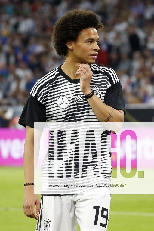 München, Deutschland, UEFA Nations League, Deutschland vs. Frankreich 0 : 0 am 06. 09. 2018 in der Allianz-Arena in München Leroy SANE (GER) ** Gemäß den Vorgaben des DFB ( Deutscher Fußball Bund ) ist es untersagt, in dem Stadion und oder vom Spiel angefertigte Fotoaufnahmen in Form von Sequenzbildern und oder videoähnlichen Fotostrecken zu verwerten bzw. verwerten zu lassen. **