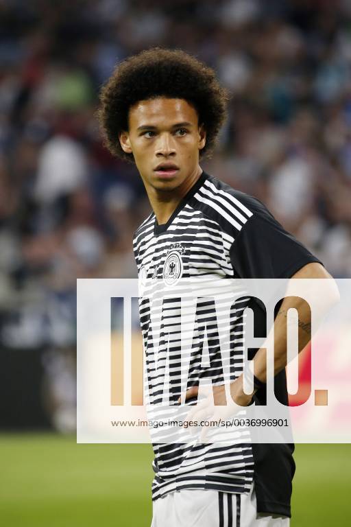 München, Deutschland, UEFA Nations League, Deutschland vs. Frankreich 0 : 0 am 06. 09. 2018 in der Allianz-Arena in München Leroy SANE (GER) ** Gemäß den Vorgaben des DFB ( Deutscher Fußball Bund ) ist es untersagt, in dem Stadion und oder vom Spiel angefertigte Fotoaufnahmen in Form von Sequenzbildern und oder videoähnlichen Fotostrecken zu verwerten bzw. verwerten zu lassen. **