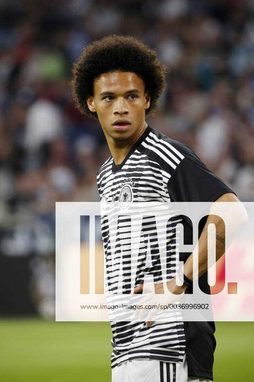 München, Deutschland, UEFA Nations League, Deutschland vs. Frankreich 0 : 0 am 06. 09. 2018 in der Allianz-Arena in München Leroy SANE (GER) ** Gemäß den Vorgaben des DFB ( Deutscher Fußball Bund ) ist es untersagt, in dem Stadion und oder vom Spiel angefertigte Fotoaufnahmen in Form von Sequenzbildern und oder videoähnlichen Fotostrecken zu verwerten bzw. verwerten zu lassen. **