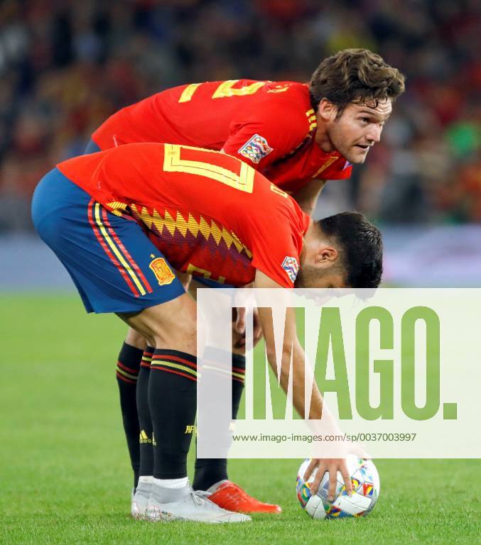 Spanish players Marcos Asensio and Marcos Alonso during the UEFA League of Nations groups phase match between the national teams of Spain and England, at the Benito Villamarin stadium, in Seville, Andalusia, Spain, 15 October 2018. Spain vs. England !ACHTUNG: NUR REDAKTIONELLE NUTZUNG!