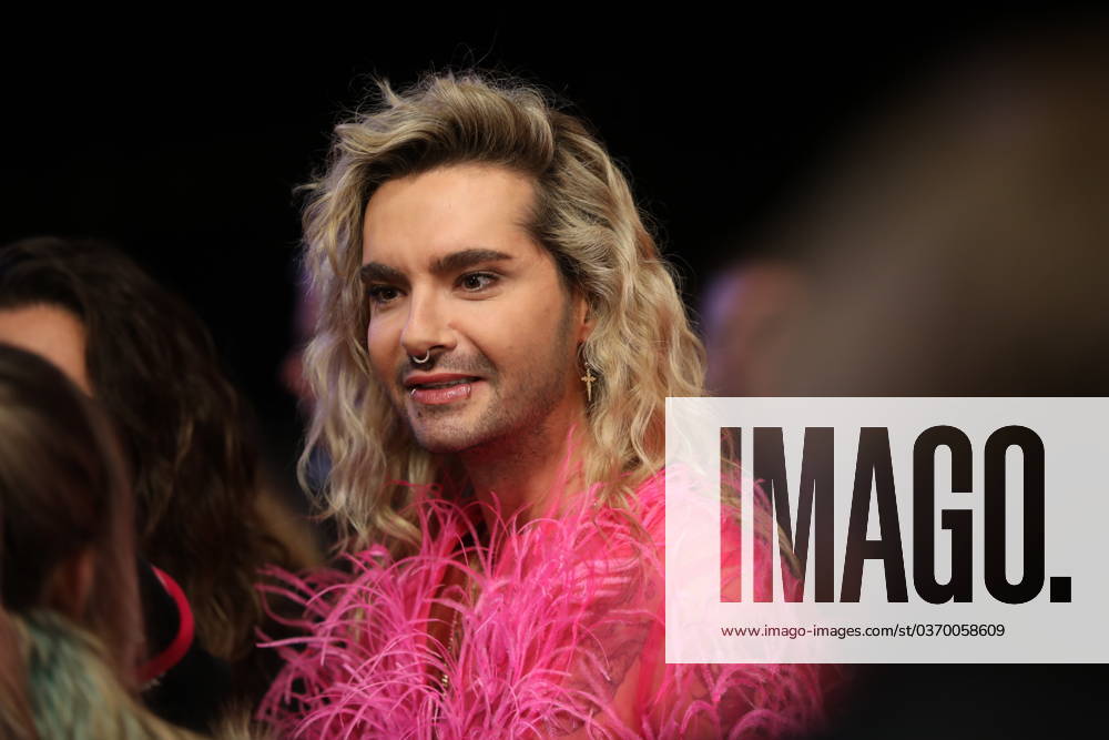 Bielefeld, NRW, Deutschland, 30.11.2023: Preisverleihung der Einslive Krone im Bielefelder Lokschuppen: Bill Kaulitz
