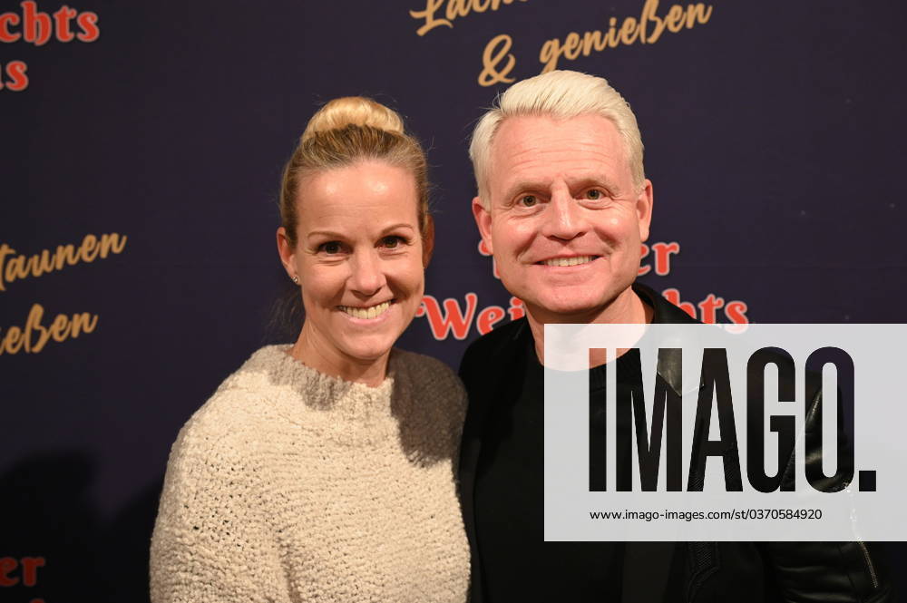 Moderator Guido Cantz und Ehefrau Kerstin Ricker kommt zur Premiere des 8. Kölner Weihnachtscircus