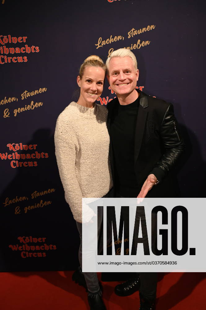 Moderator Guido Cantz und Ehefrau Kerstin Ricker kommt zur Premiere des 8. Kölner Weihnachtscircus