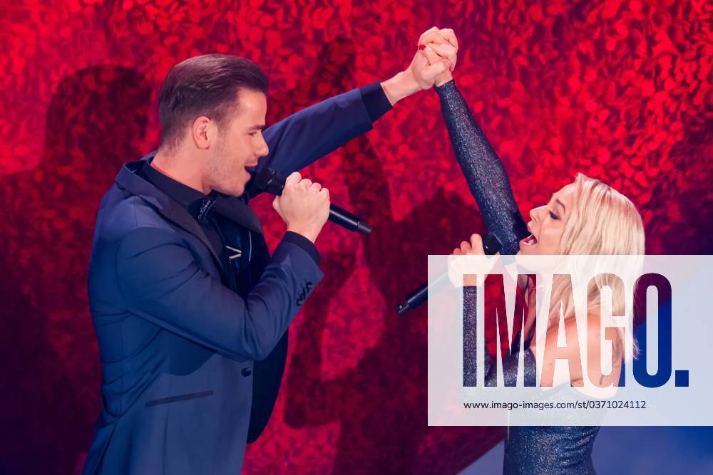 Entertainment Themen der Woche KW48 Das Adventsfest der 100.000 Lichter Michelle und Eric Philippi treten bei der ARD-Show Das Adventsfest der 100.000 Lichter auf. Suhl Thüringen DEUTSCHLAND