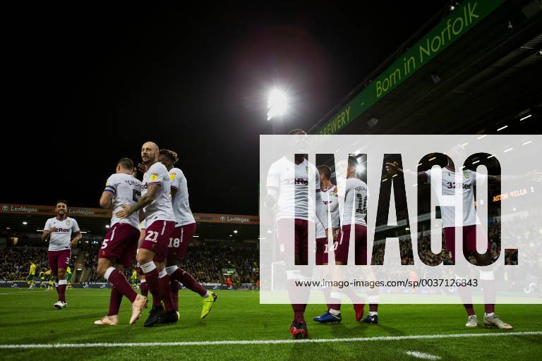 23rd October 2018, Carrow Road, Norwich, England; EFL Championship football, Norwich City versus Aston Villa; Albert Adomah of Aston Villa celebrates James Chester s goal as he makes it 0-1 ActionPlus12072581 ShaunxBrooks