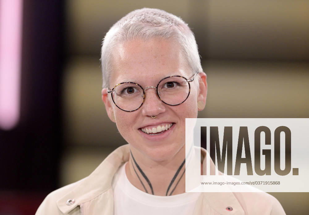 Talkshow Koelner Treff ( Ausstrahlung am 17.11.2023 ) : Stefanie HEINZMANN , Musikerin , 16.11.2023 Stefanie HEINZMANN , Musician