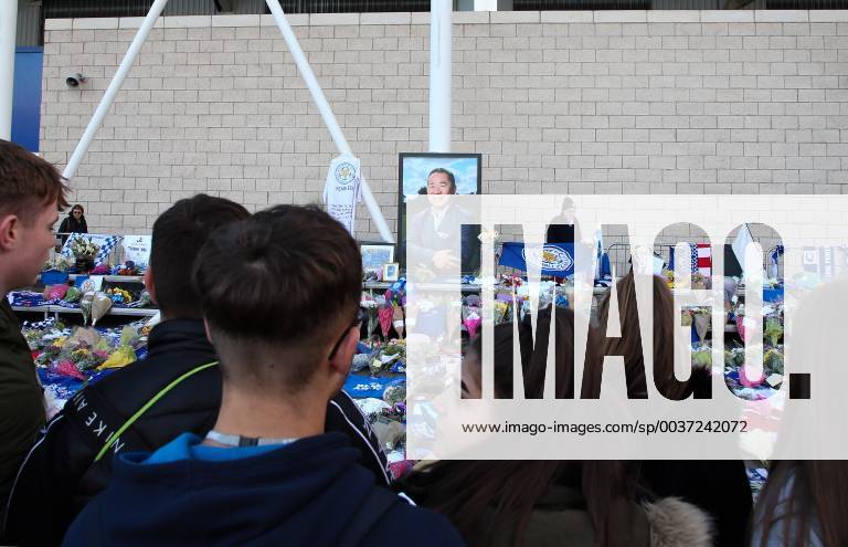 Fans lay flower at a memorial in honour of Vichai Srivaddhanaprabha at the King Power Stadium, Leicester. Picture date 29th October 2018. Picture credit should read: James Wilson Sportimage .
