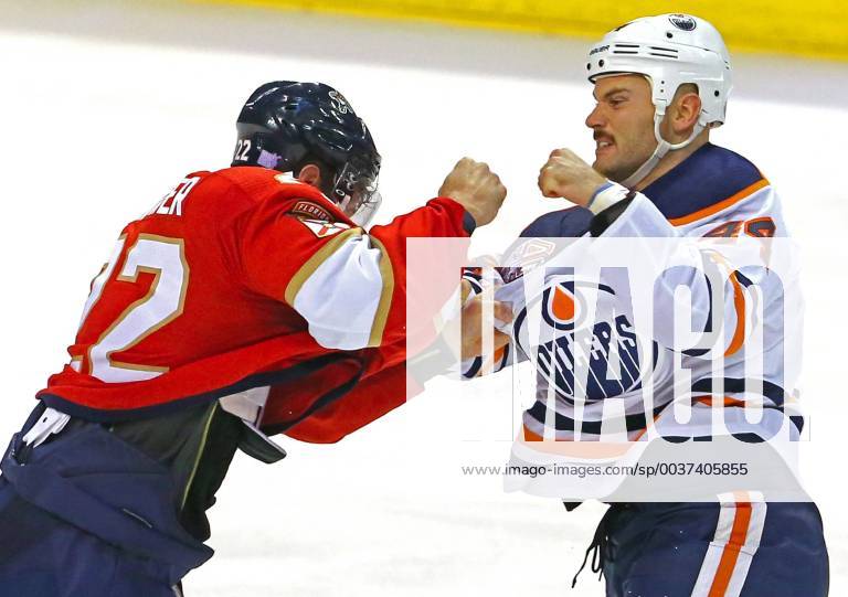 Sunrise, FL, USA - The Edmonton Oilers Zack Kassian (44) fights with the Florida Panthers Troy Brouwer (22) during the second period at the BB&T Center in Sunrise, Fla., on Thursday, Nov. 8, 2018. The Panthers won, 4-1. Edmonton at Florida - ZUMAm67_ 20181108_zaf_m67_070