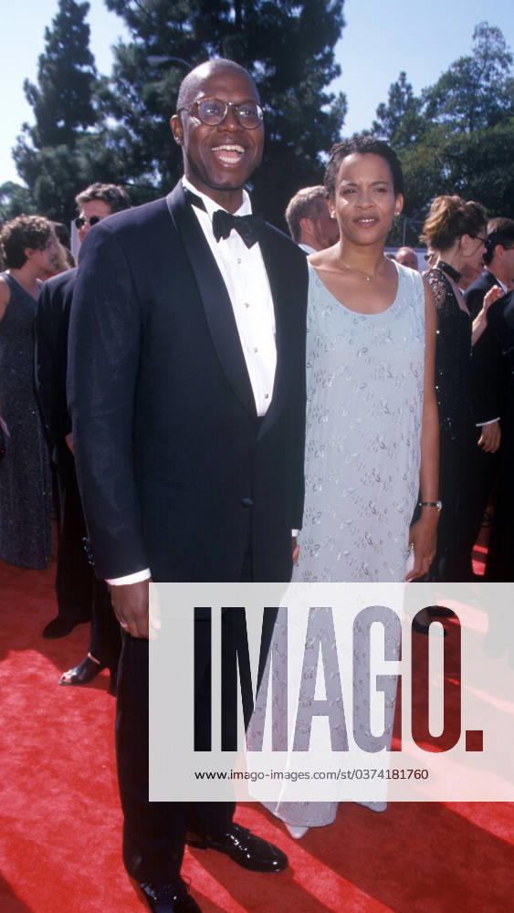 Actor ANDRE BRAUGHER and wife AMI BRABSON during arrivals for the 50th Annual Primetime Emmy Awards, at the Shrine Auditorium. Los Angeles USA - ZUMAh84_ 19980913_mda_h84_657
