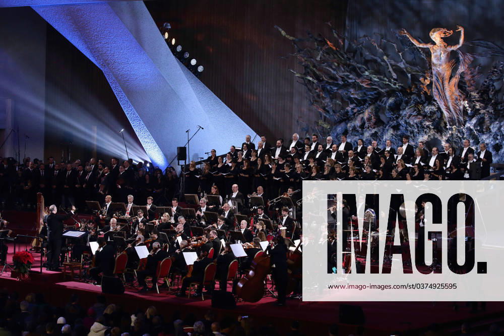Christmas concert with the poor, directors MARCO FRISIAN and SPERANZA SCAPPUCCI, with the soprano MARIA GRAZIA SCHIAVO and tenor LEVY SEKGAPANE in the Paul VI Hall at the Vatican. - Vatican City State EvandroInetti_via ZUMA Wire Vatican City State - ZUMAi15_ 20231215_zaf_i15_001