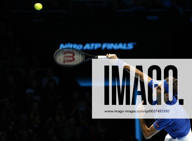 KW46 13th November 2018, O2 Arena, London, England; Nitto ATP Tennis Herren Tennis Finals; Roger Federer (SUI) serves to Dominic Thiem (AUT) ActionPlus12079260 HongboxChen
