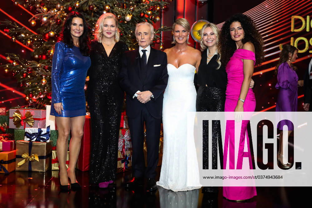 Bilder des Jahres 2023, Entertainment 12 Dezember Jose Carreras mit v.l. Schauspielerin Mariella Ahrens, Judith Hoersch, Moderatorin Kamilla Senjo, Moderatorin Susanne Klehn, Moderatorin Marwa Eldessouky - 29. Jose Carreras Gala in der Media City Leipzig