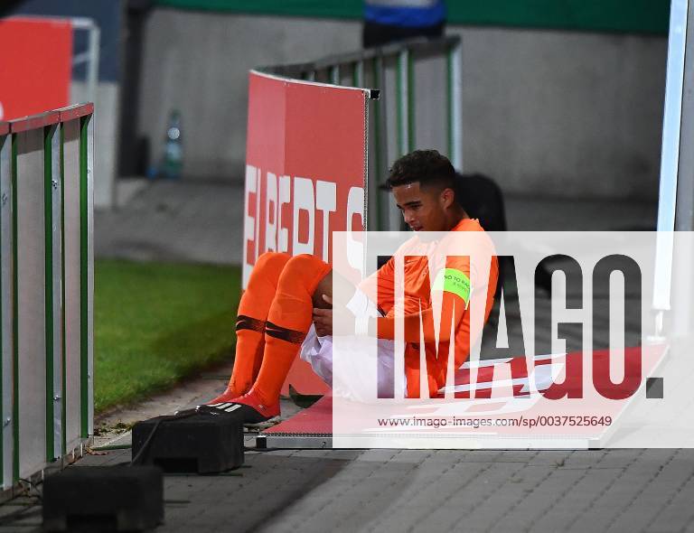 Fussball Testspiel U21 U 21 Deutschland - Niederlande, v.l. Justin Kluivert (Niederlande U21) liegt auf der Werbebande Offenbach am Main