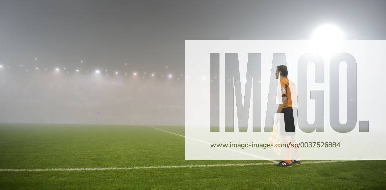 KW46 Illustration picture shows an assistant referee and fog during a soccer game between OH Leuven and Union Saint-Gilloise, Friday 16 November 2018 in Oud-Heverlee, on the fifteenth day of the Proximus League 1B division of the Belgian soccer championship. YORICKxJANSENS x05471311x