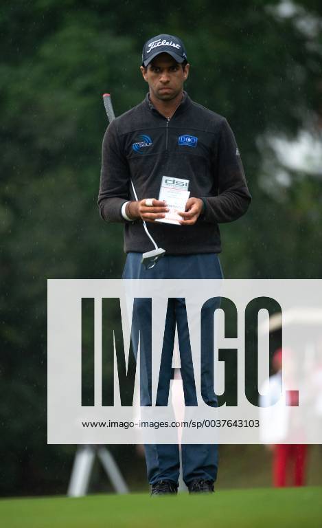Hong Kong, Hong Kong SAR, CHINA - HONG KONG, HONG KONG SAR,CHINA. November 25th, 2018. Final round of the Honma Hong Kong Open Golf 2018 at Hong Kong Golf Club Fanling. Englishman Aaron Rai stays focused on the green on the 15th for his putt. Final round of the Honma Hong Kong Open Golf 2018 - ZUMAr144 20181125_zap_r144_018