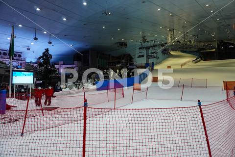 Dudai, UAE - March,20,2023: Attraction in the Mall of the Emirates Ski Dubai in Dubai, UAE, ski dubai sport mall of the emirates ski dubai uae winter slope cold united snow people vacation inside city styles luxury urban mall destinations area united arab emirates emirates tourism arab ski lift snow sports snow resort winter activities healthy skiing people skiing unique building travelling landmark dubai vacation attractions