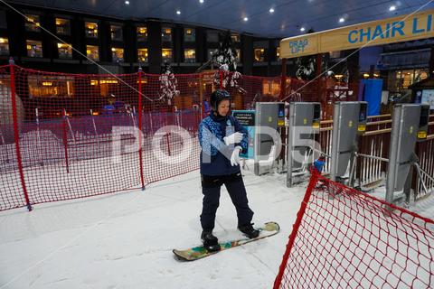 Dudai, UAE - March,20,2023: Attraction in the Mall of the Emirates Ski Dubai in Dubai, UAE, ski dubai sport mall of the emirates ski dubai uae winter slope cold united snow people vacation inside city styles luxury urban mall destinations area united arab emirates emirates tourism arab ski lift snow sports snow resort winter activities healthy skiing people skiing unique building travelling landmark dubai vacation attractions