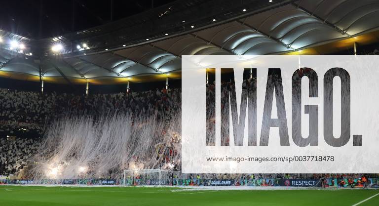 KW48 Fußball, EL, Eintracht Frankfurt Fans sorgen mit Papierschlangen für beeindruckende Szenen 29.11.2018 GER, Frankfurt am Main, Commerzbankarena Europa League Eintracht Frankfurt (SGE) - Olympique Marseille geniale Choereografie der Fans Ultras in der Kurve DFL regulations prohibit any use of photographs as image sequences and or quasi-video