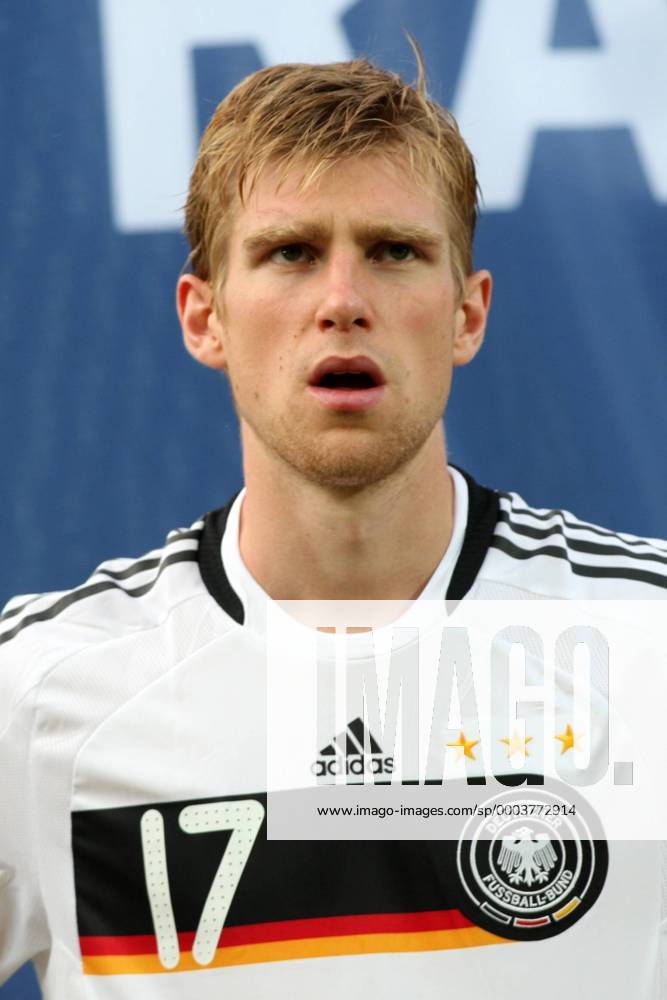 Per Mertesacker (Deutschland) - Nationalhymne - (080625YK191) Fußball EM Herren EURO 2008, Länderspiel, Halbfinale, Nationalteam, Nationaltrikot Porträt Basel