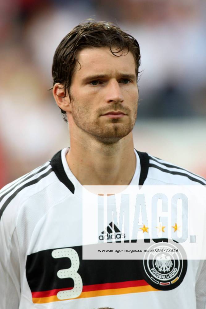 Arne Friedrich (Deutschland) - Nationalhymne - (080625YK194) Fußball EM Herren EURO 2008, Länderspiel, Halbfinale, Nationalteam, Nationaltrikot Porträt Basel