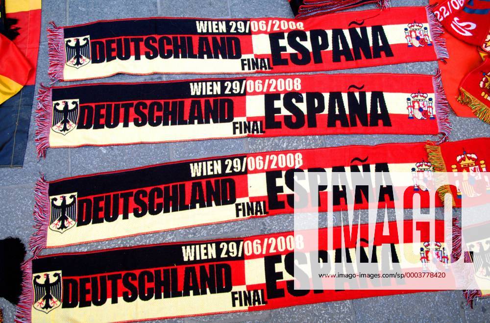 Endspielschal der EURO 2008 - Deutschland gegen Spanien in Wien - Fußball EM Herren EURO 2008, Länderspiel, Nationalmannschaft, Finale, Fanzone, Fan Zone Gruppe Wien