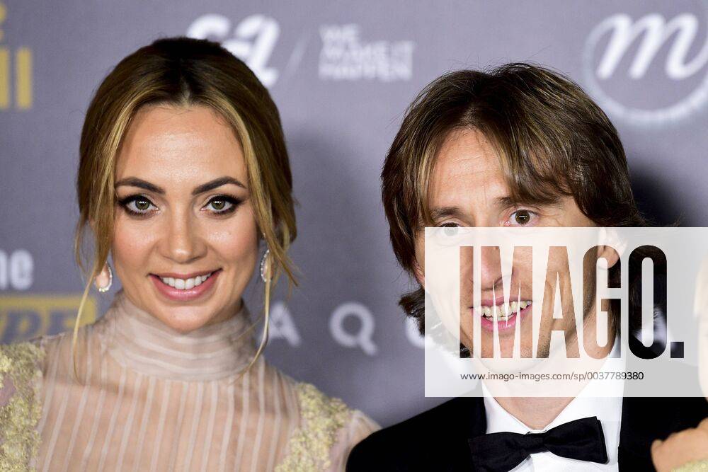 KW49 Fußball, Ballon d Or - Gala in Paris Luka Modric - sa femme Vanja et ses enfants FOOTBALL : arrivees de la Ceremonie du Ballon d Or France Football 2018 - Paris - 03 12 2018 JBAutissier Panoramic