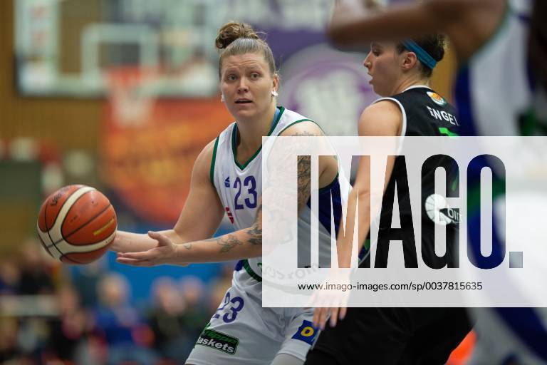 Basketball Damen DBBL, flippo Baskets BG 74 - Fireballs Bad Aibling, 04.11.2018, Göttingen. Göttingens Klaudia Grudzien am Ball. Foto: Swen Pförtner flippo Baskets BG 74 - Fireballs Bad Aibling