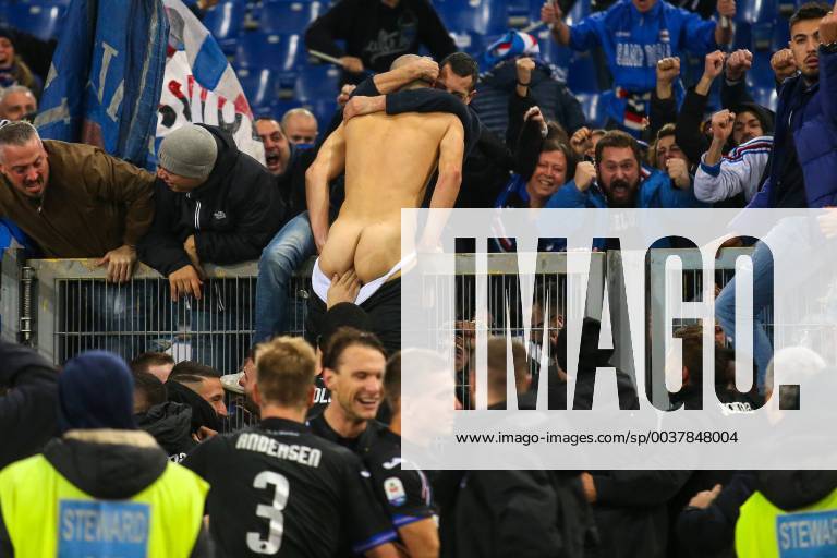KW49 8th December 2018, Stadio Olimpico, Rome, Italy; Serie A football, Lazio versus Sampdoria; Riccardo Saponara of Sampdoria celebrates with their supporters after scoring his goal for 2-2 in the 99th minute ActionPlus12086173 GiampieroxSposito