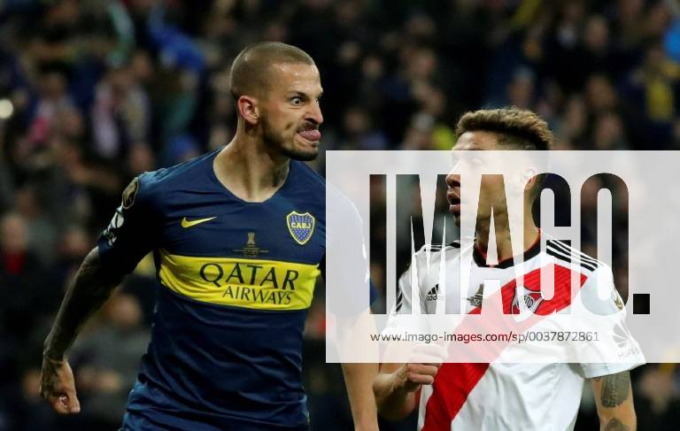 KW49 Boca Juniors Dario Benedetto (L) in action against River Plate s Gonzalo Montiel (R) during the Libertadores Cup s final second leg match between River Plate and Boca Juniors at the Santiago Bernabeu Stadium in Madrid, Spain, 09 December 2018. River Plate vs. Boca Juniors !ACHTUNG: NUR REDAKTIONELLE NUTZUNG!