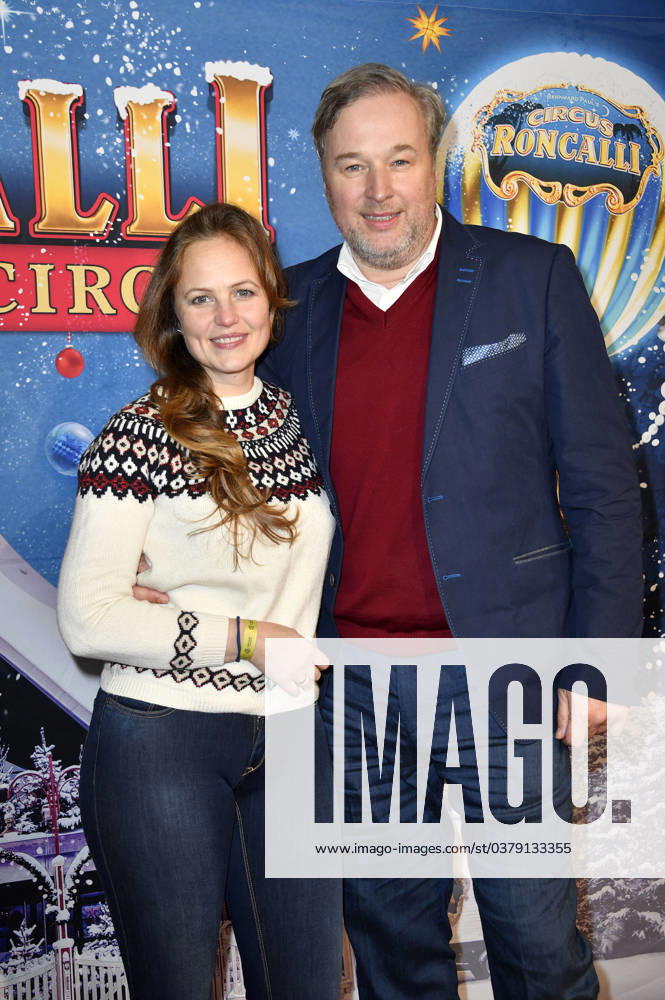 Stephan Grossmann mit Ehefrau Lidija Grossmann bei der Premiere des 19. Original Roncalli Weihnachtscircus im Tempodrom. Berlin