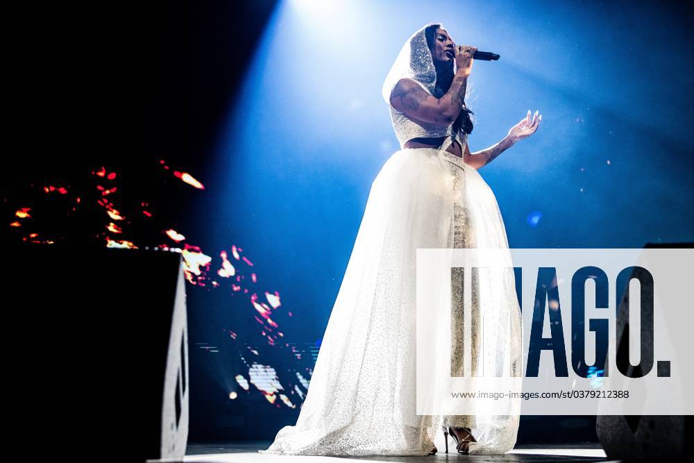 AMSTERDAM - The Dutch singer Tabitha during an AFAS Live performance. The artist gives her biggest concert to date with her show Life Lessons . ANP PAUL BERGEN netherlands out - belgium out