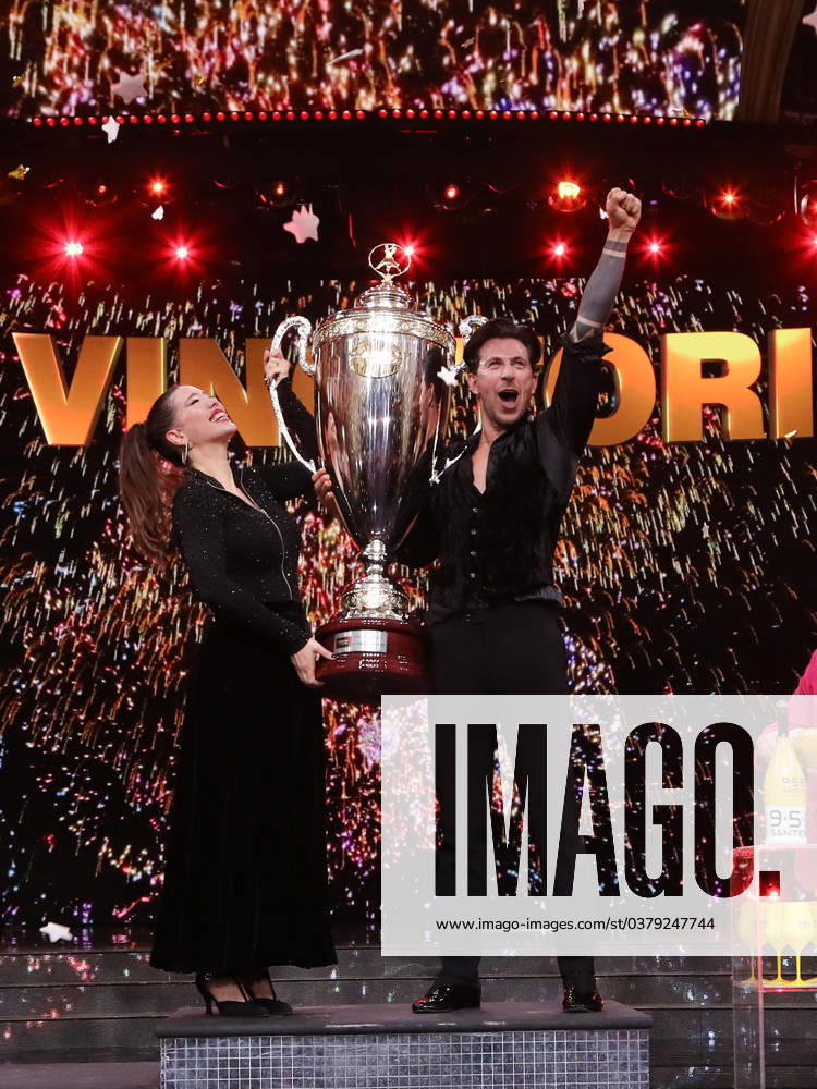 Rome, Rai auditorium of the Foro Italico, TV broadcast Dancing with the Stars . In the photo: Wanda Nara and Pasquale La Rocca are proclaimed winners