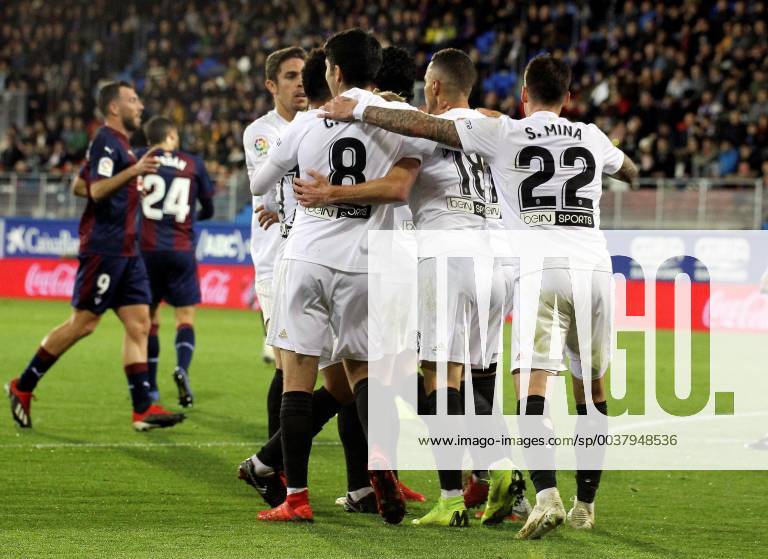 Valencia s players celebrate a goal during the Spanish LaLiga match between SD Eibar and Valencia CF at Ipurua stadium in Eibar, Basque Country, Spain, 15 December 2018. EIBAR - VALENCIA !ACHTUNG: NUR REDAKTIONELLE NUTZUNG!