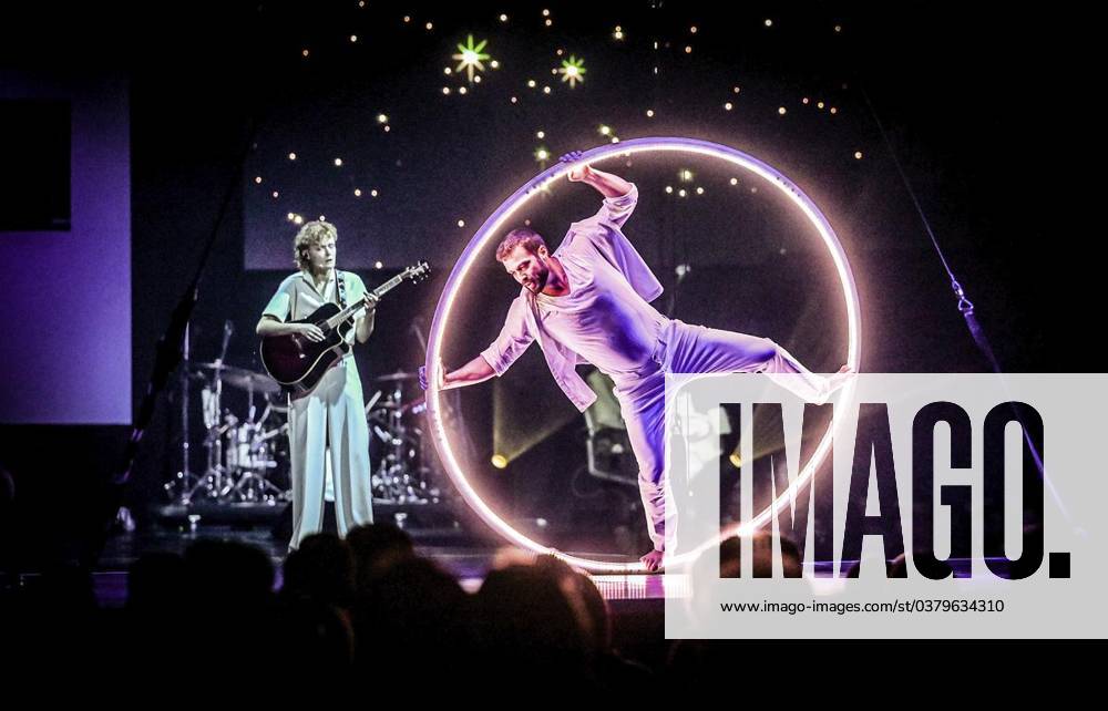 Das Showformat Urbanatix mit Künstlern und Künstlerinnen in der Grugahalle am Dienstag, den 26. Dezember 2023. Urbanatix, Streetart und Artistik in der Grugahalle. Deutschland NRW Essen