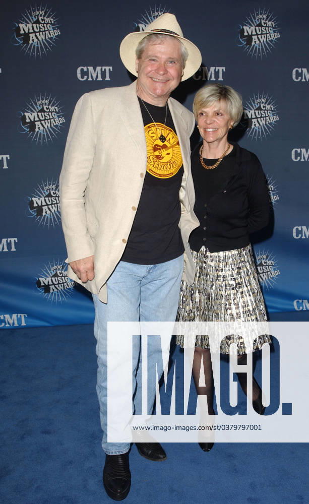 2006 CMT Music Awards - Arrivals 10 April 2006 - Nashville, Tennessee - Ben Jones and guest. 2006 CMT Music Awards held at The Curb Event Center at Belmont University. Photo Credit: George Shepherd AdMedia Nashville TN USA