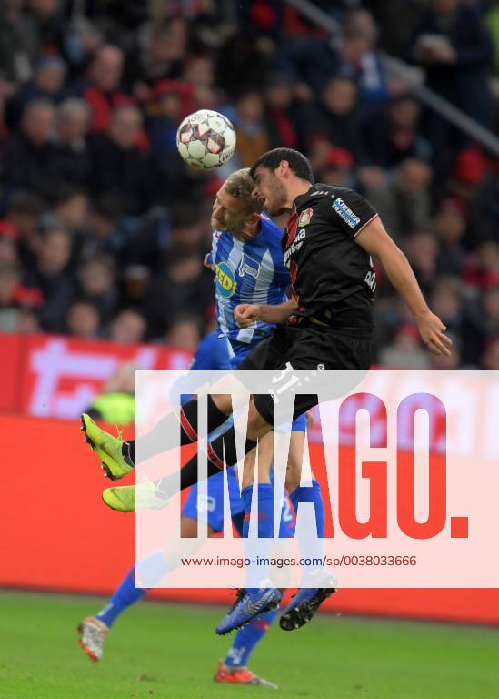 Fussball, 1.BL Saison 2018 2019 , Bayer 04 Leverkusen vs Hertha Berlin ,22.12.2018, Bayarena Leverkusen, Fbian Lustenberger, Hertha Berlin Kevin Volland Bayer Leverkusen,
