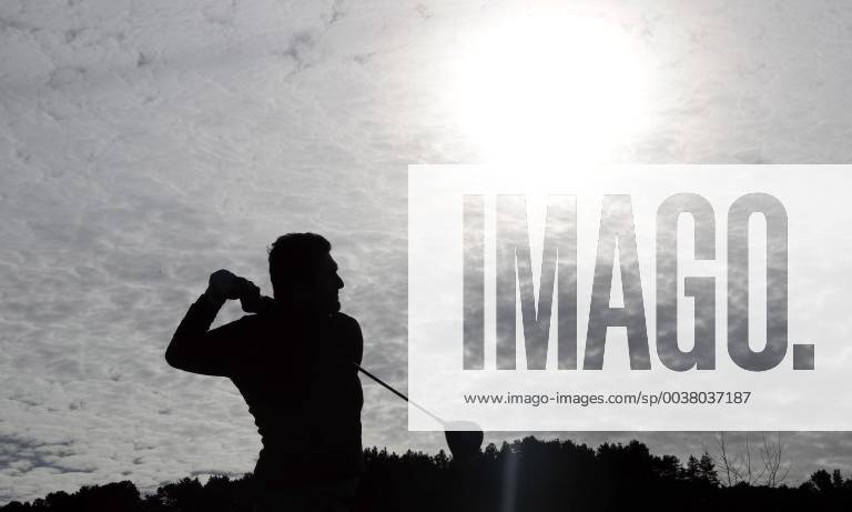 Spanish golfers Jon Rahm hits the ball during a charity event held at Circuito Meaztegi Golf in Ortuella, Bizkaia, Spain, 22 December 2018. Circuito Meaztegi Golf !ACHTUNG: NUR REDAKTIONELLE NUTZUNG!