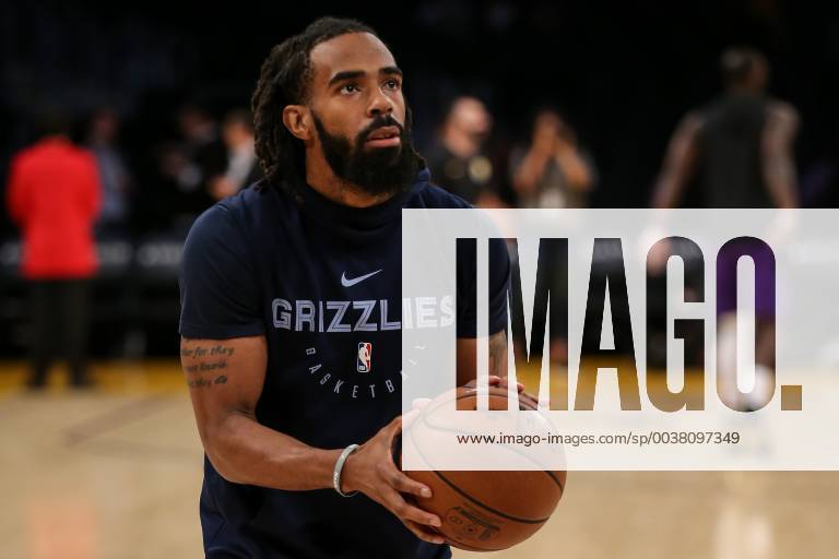 LOS ANGELES, CA - DECEMBER 23: Memphis Grizzlies Guard Mike Conley (11) before the Memphis Grizzlies vs Los Angeles Lakers game on December 23, 2018 at STAPLES Center in Los Angeles, CA. (Photo by Icon Sportswire) NBA Basketball Herren USA DEC 23 Grizzlies at Lakers Icon181223001