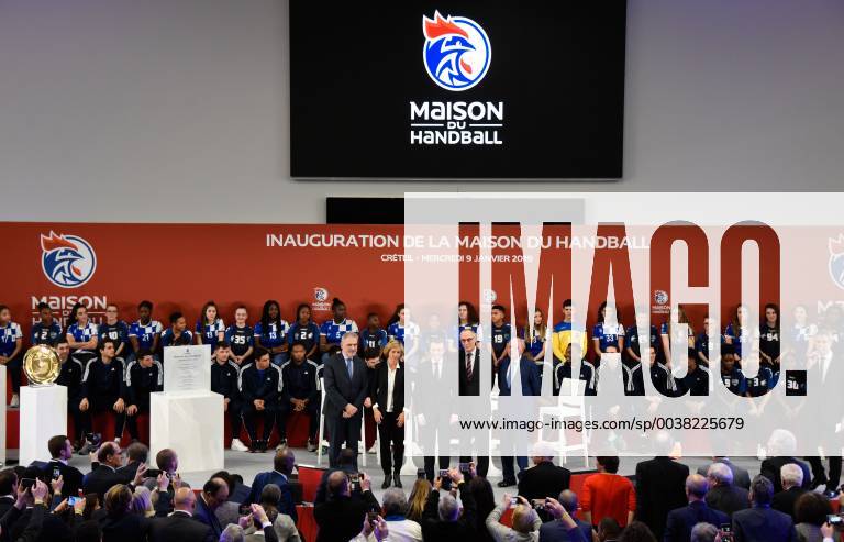 Emmanuel Macron ( president de la Republique ) a l inauguration de la Maison du Handball - Laurent Cathala ( maire de Creteil ) - Joel Delplanque ( president FFHB ) - Valerie Pecresse ( presidente de la region ile de france ) NEWS : Emmanuel Macron a l inauguration de la Maison du Handball - Creteil - 09 01 2019 FedericoPestellini Panoramic