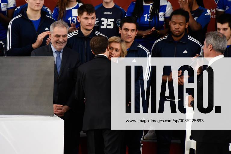 Emmanuel Macron ( president de la Republique ) a l inauguration de la Maison du Handball - Laurent Cathala ( maire de Creteil ) - Valerie Pecresse ( presidente de la region ile de france ) NEWS : Emmanuel Macron a l inauguration de la Maison du Handball - Creteil - 09 01 2019 FedericoPestellini Panoramic
