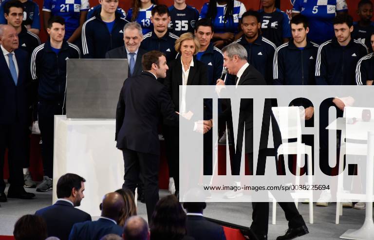 Emmanuel Macron ( president de la Republique ) a l inauguration de la Maison du Handball - Laurent Cathala ( maire de Creteil ) - Valerie Pecresse ( presidente de la region ile de france ) NEWS : Emmanuel Macron a l inauguration de la Maison du Handball - Creteil - 09 01 2019 FedericoPestellini Panoramic