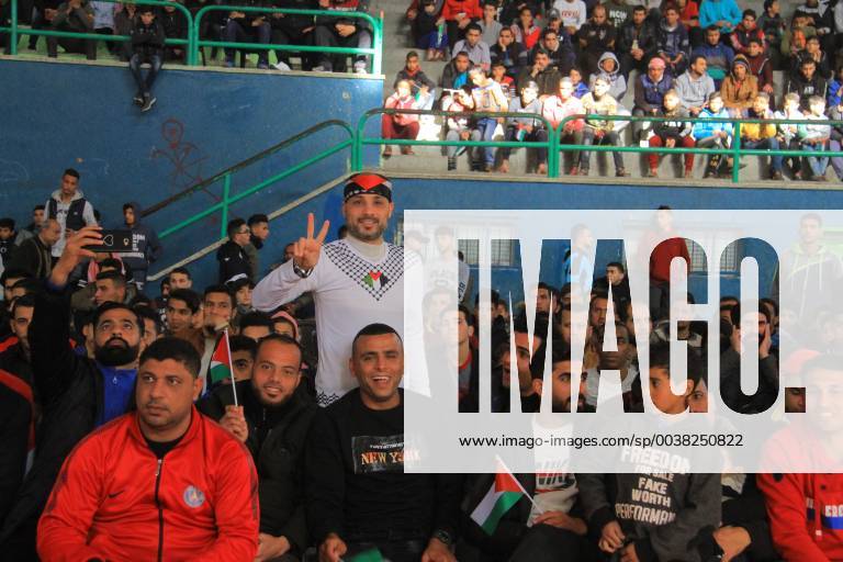 Rafah, Gaza Strip, Palestinian Territory - Palestinian fans watch the 2019 AFC Asian Cup Group B football match between Palestine and Australia, in Rafah in the souhtern Gaza Strip on January 11, 2019. The match ended in 3-0 to Australia Middle East News - January 11, 2019 - ZUMAap3_ 88356739st