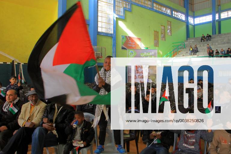 Rafah, Gaza Strip, Palestinian Territory - Palestinian fans watch the 2019 AFC Asian Cup Group B football match between Palestine and Australia, in Rafah in the souhtern Gaza Strip on January 11, 2019. The match ended in 3-0 to Australia Middle East News - January 11, 2019 - ZUMAap3_ 88356742st
